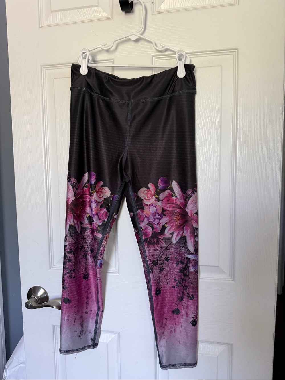 Womens Floral Ombre Active Leggings - Black and Pink- L
